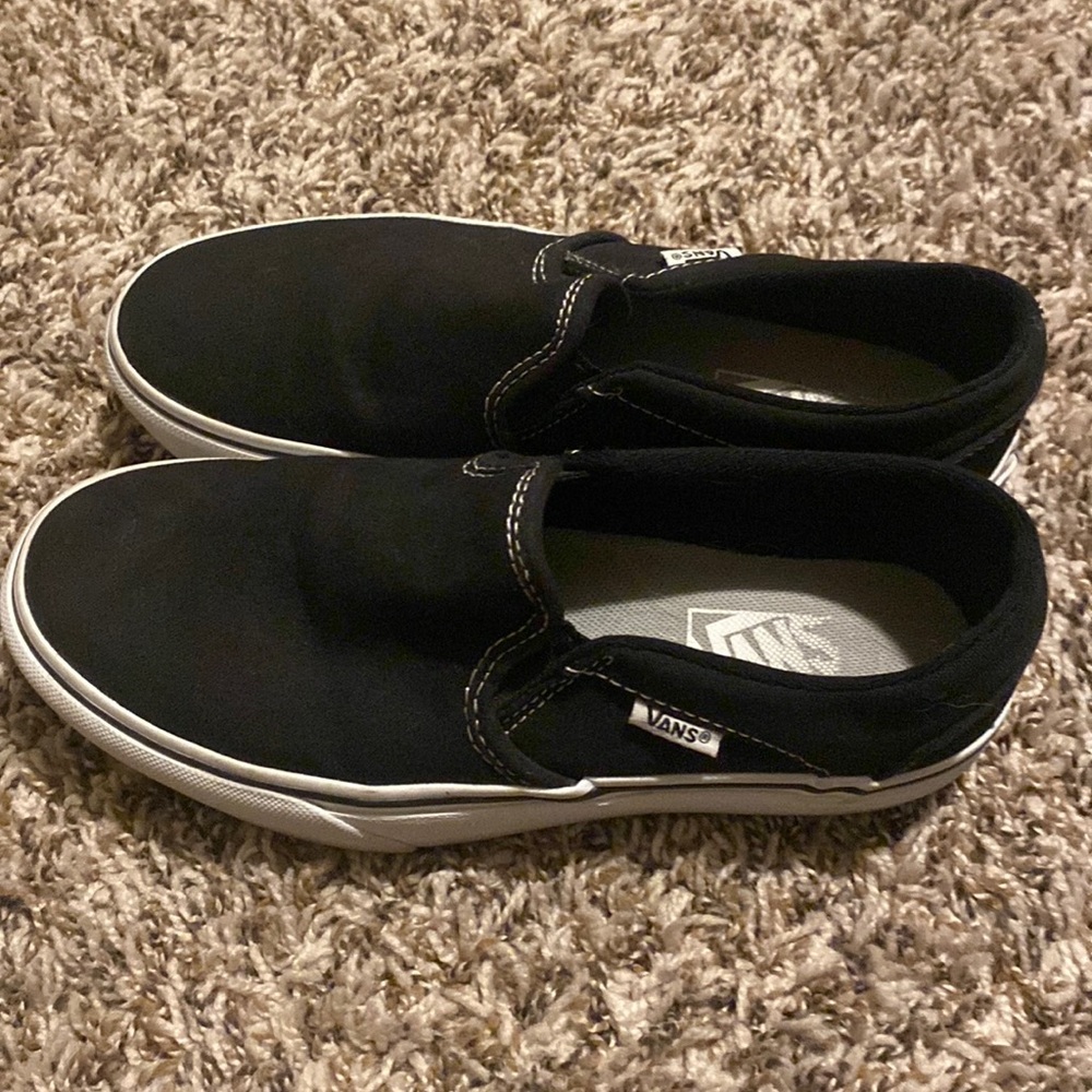 Black and white Vans slip on shoe, US size 6